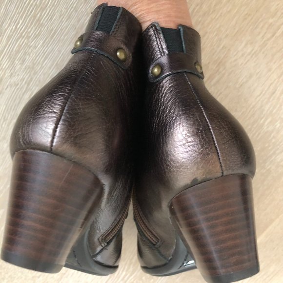 NWOT Earth "Hope" Bronze Leather Heeled Booties - Picture 7 of 11